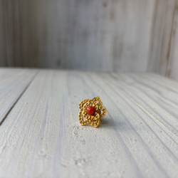 ゴールド色.フラワーフォルム．珊瑚タックブローチ 6枚目の画像