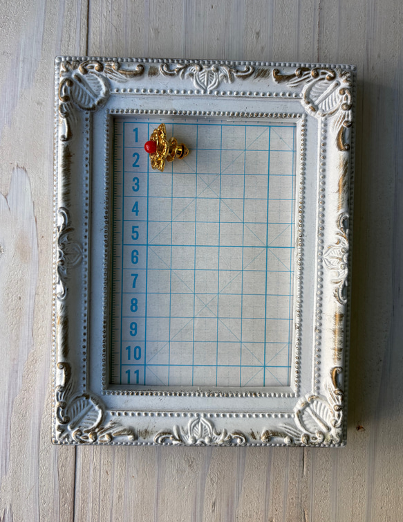 ゴールド色.フラワーフォルム．珊瑚タックブローチ 10枚目の画像