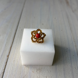 ゴールド色.フラワーフォルム．珊瑚タックブローチ 9枚目の画像