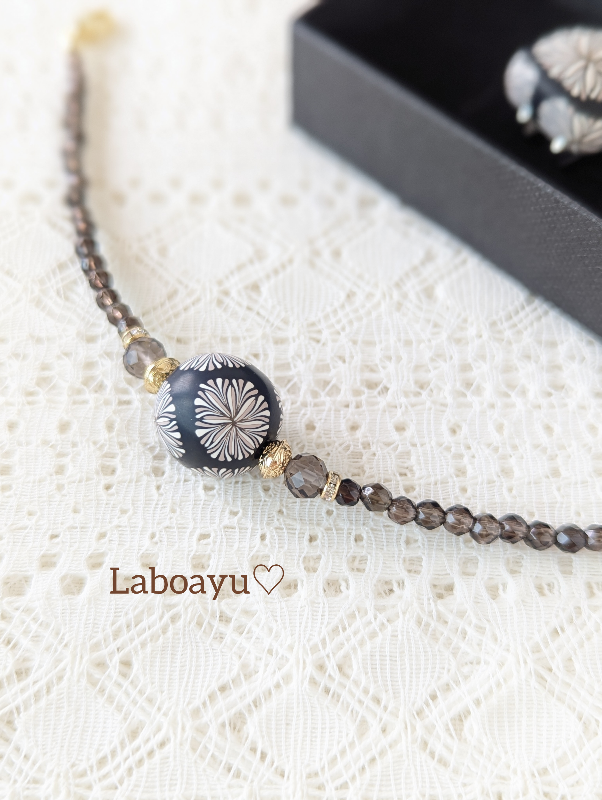 羽織紐〈菊〉Black×グレージュmix＆スモーキークォーツ