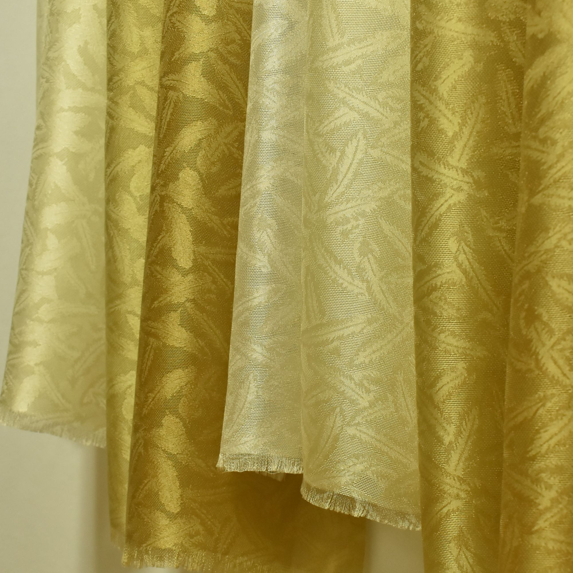 新①「色が変化する麴塵染」ジャガード織シルク大判ショール（１０５×２５０ｃｍ）