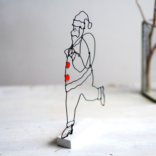 ワイヤーアート　「走る」 走るサンタ｜ワイヤーアート｜街のクリスマス｜大人も楽しめる冬の