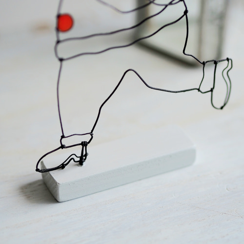 走るサンタ｜ワイヤーアート｜街のクリスマス｜大人も楽しめる冬の