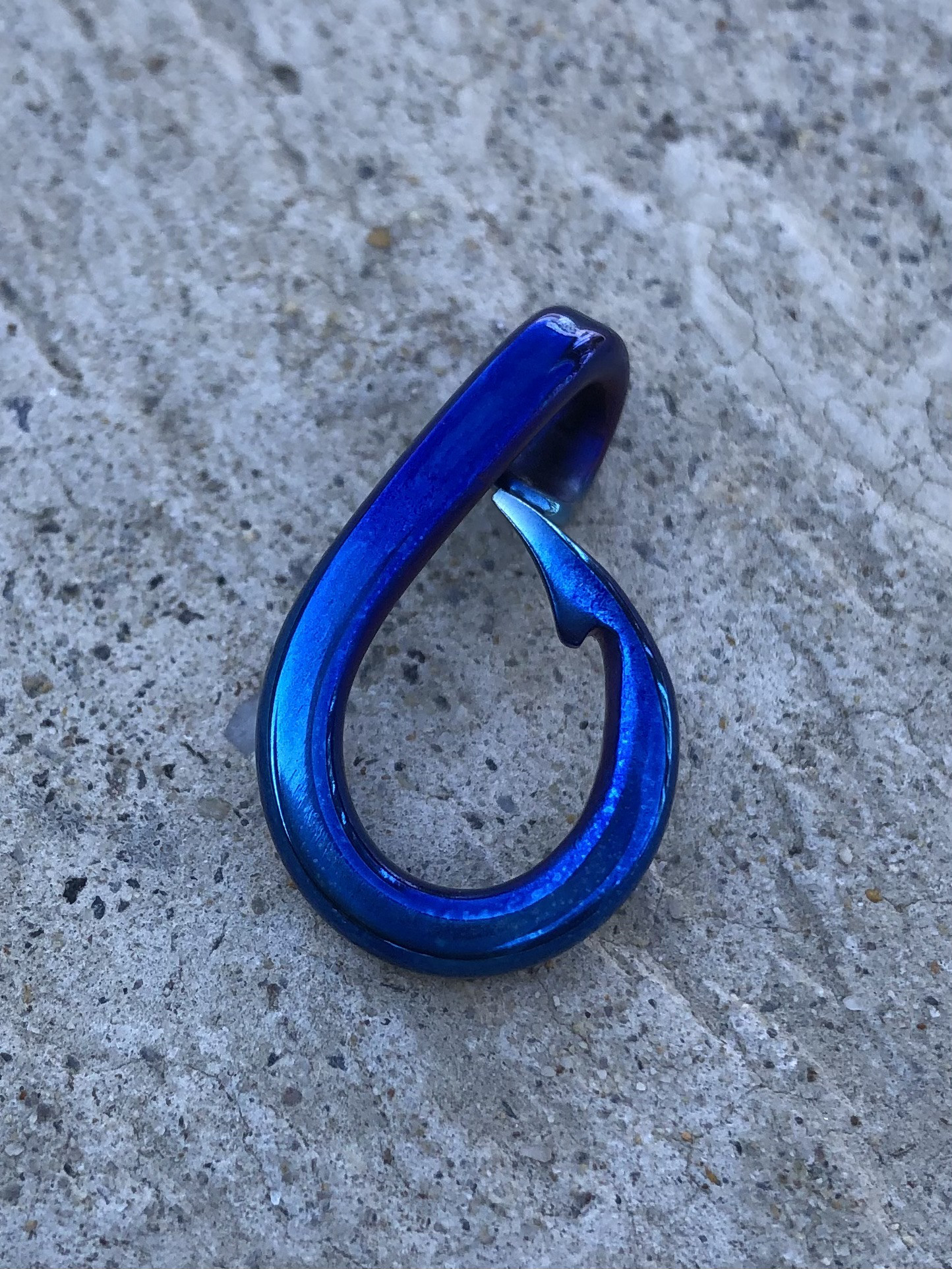 titanium pendants top “fisherman” blue 純チタン製釣り針ペンダントトップ