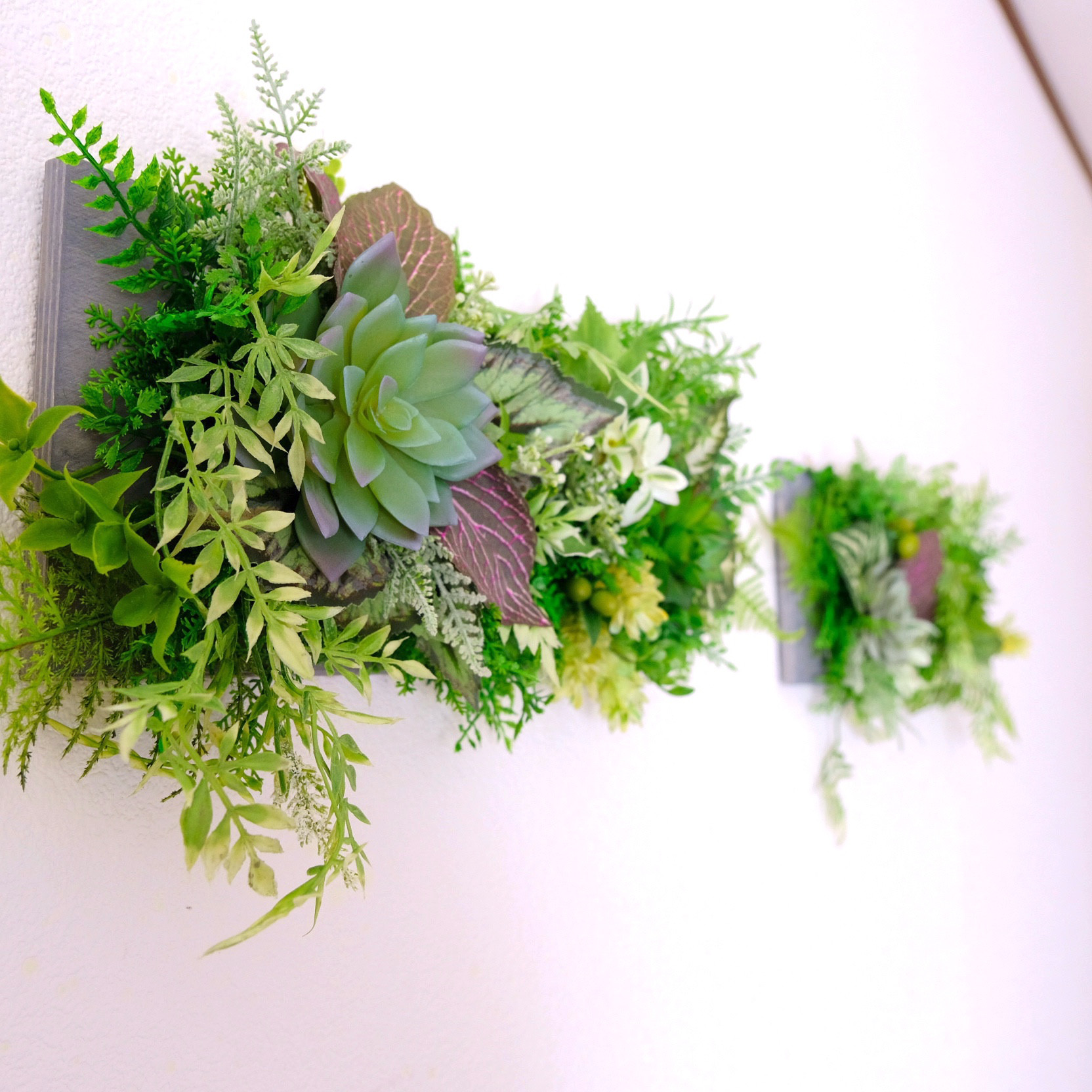 グリーンウォール　インテリア　A・B2種類　光触媒加工　グレイ木製ボード　壁掛け　寄せ植え　高級多肉造花