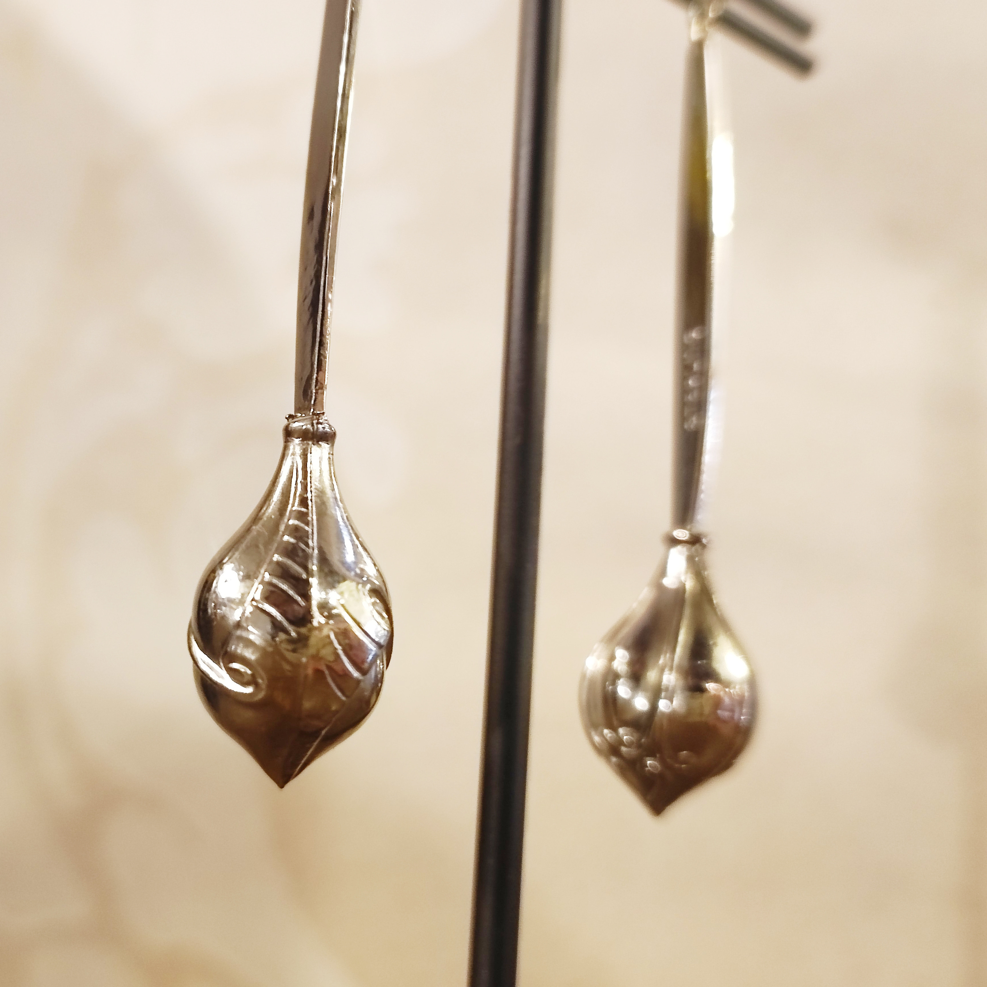 アールデコ様式が美しいカクテルピックのリメイクシルバーピアス＿0886　ミッドセンチュリーモダン　特徴的なロングピアス