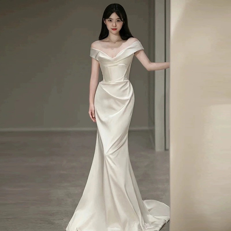 オフショルダー 白 黒 サテン ウェディングドレス 韓国風 花嫁 結婚式 パーティー 演奏会 二次会 前撮り HL360