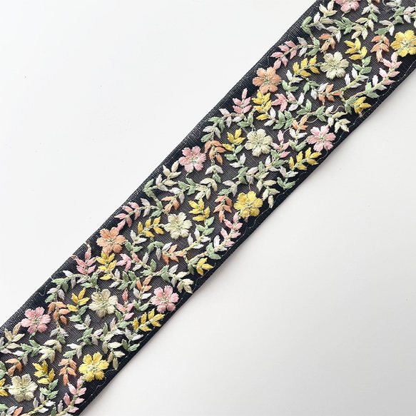 1069 【 幅：5.5cm 】 インド刺繍リボン　ブラック　チュール　イエロー　オレンジ　グリーン 3枚目の画像