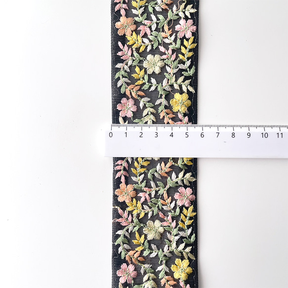 1069 【 幅：5.5cm 】 インド刺繍リボン　ブラック　チュール　イエロー　オレンジ　グリーン 4枚目の画像