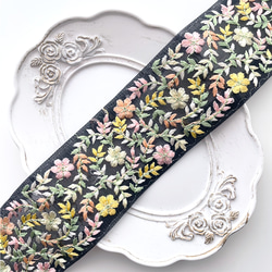 1069 【 幅：5.5cm 】 インド刺繍リボン　ブラック　チュール　イエロー　オレンジ　グリーン 1枚目の画像