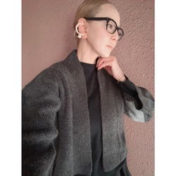 長さ選べる❤️RATAオリジナル❤️大人女性のためのショール風ニット❤️アシンメトリー配色袖❤️チャコール❤️付属ピン付 9枚目の画像