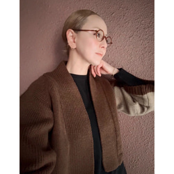 長さ選べる❤️RATAオリジナル❤️大人女性のためのショール風ニット❤️アシンメトリー配色袖❤️チャコール❤️付属ピン付 14枚目の画像