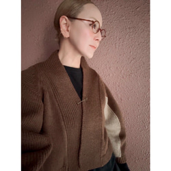 長さ選べる❤️RATAオリジナル❤️大人女性のためのショール風ニット❤️アシンメトリー配色袖❤️チャコール❤️付属ピン付 13枚目の画像