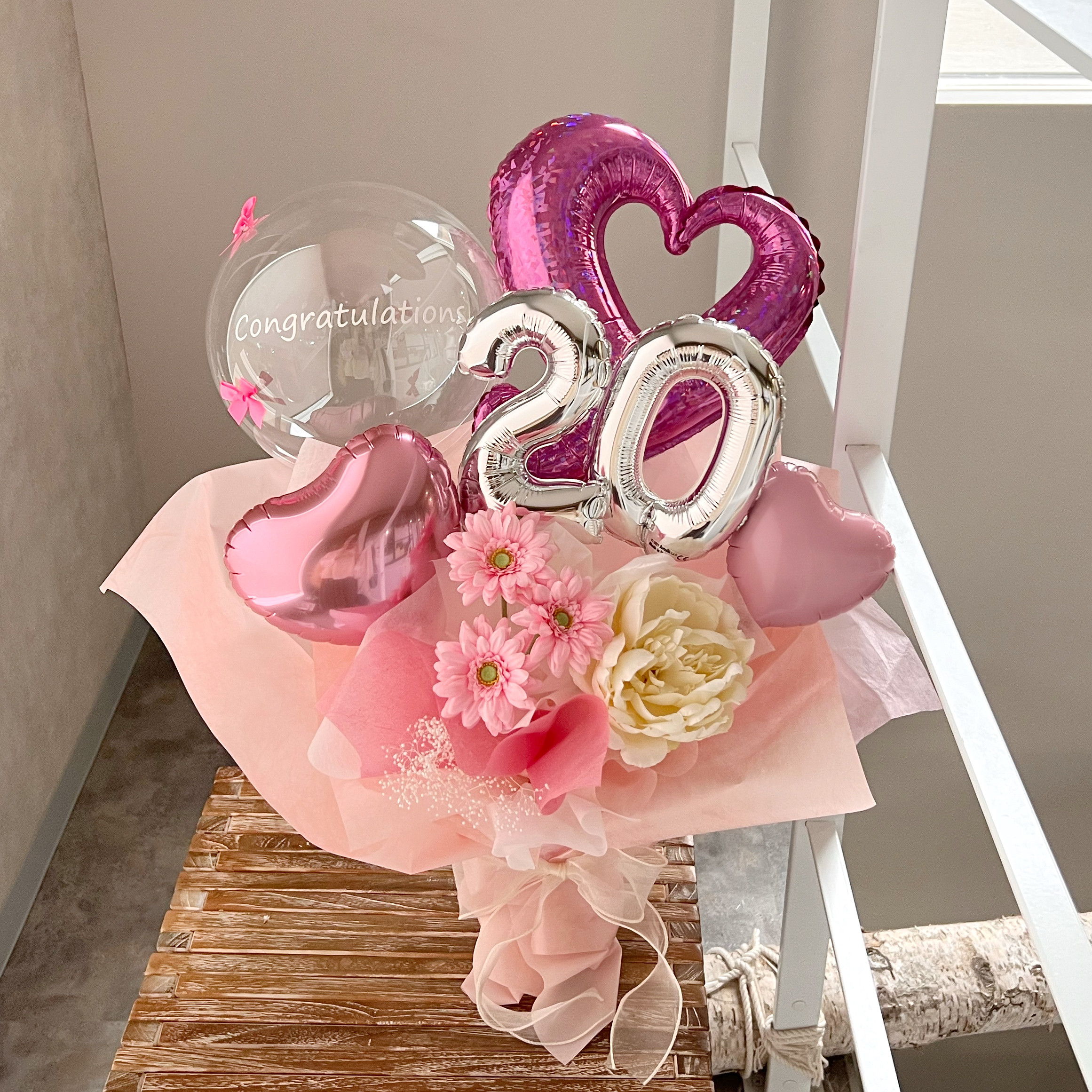 お花屋さんのバルーンフラワー　花束　B310 ピンク　成人式　卒業式　結婚祝い　誕生日　開店祝い　開業祝い　発表会