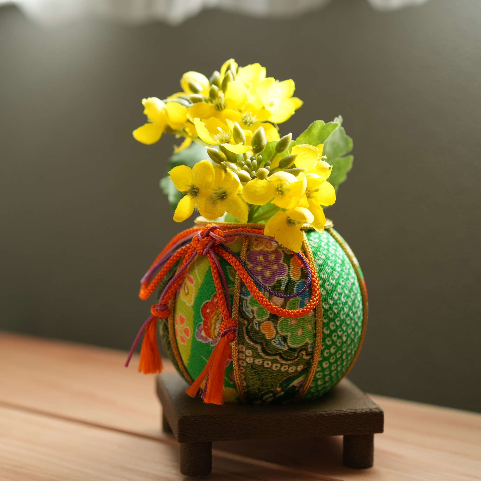 ちりめん大手毬（柳-やなぎ-）｜和モダンなインテリア小物｜和風インテリア｜