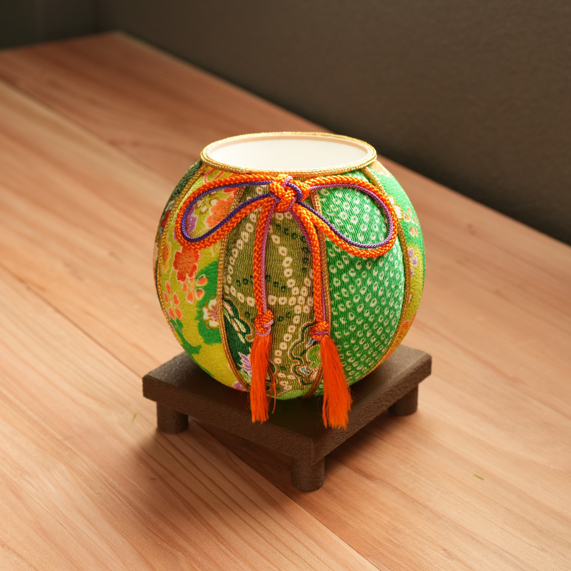 ちりめん大手毬（柳-やなぎ-）｜和モダンなインテリア小物｜和風インテリア｜