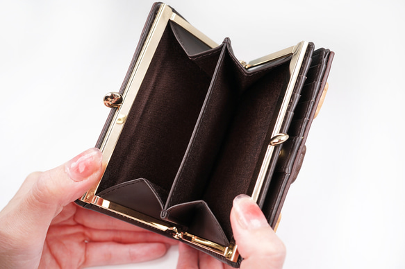 くまちゃんブラウニー2つ折りがま口財布（牛革製）／お菓子な革小物 9枚目の画像