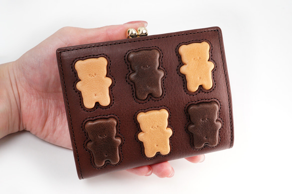 くまちゃんブラウニー2つ折りがま口財布（牛革製）／お菓子な革小物 4枚目の画像