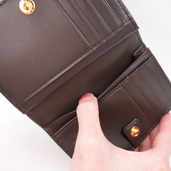 くまちゃんブラウニー2つ折りがま口財布（牛革製）／お菓子な革小物 12枚目の画像