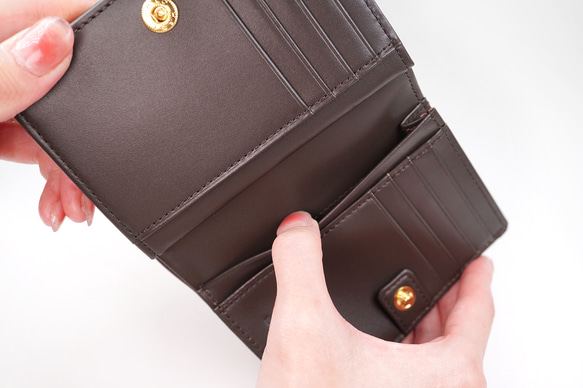 くまちゃんブラウニー2つ折りがま口財布（牛革製）／お菓子な革小物 12枚目の画像