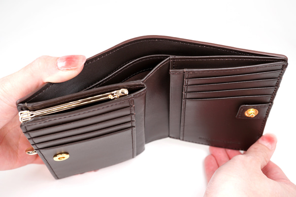 くまちゃんブラウニー2つ折りがま口財布（牛革製）／お菓子な革小物 11枚目の画像