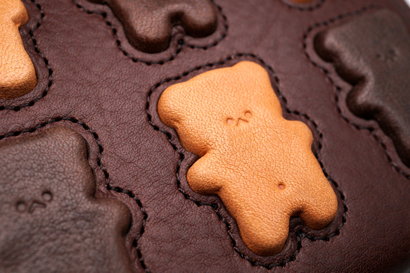 くまちゃんブラウニー2つ折りがま口財布（牛革製）／お菓子な革小物 6枚目の画像