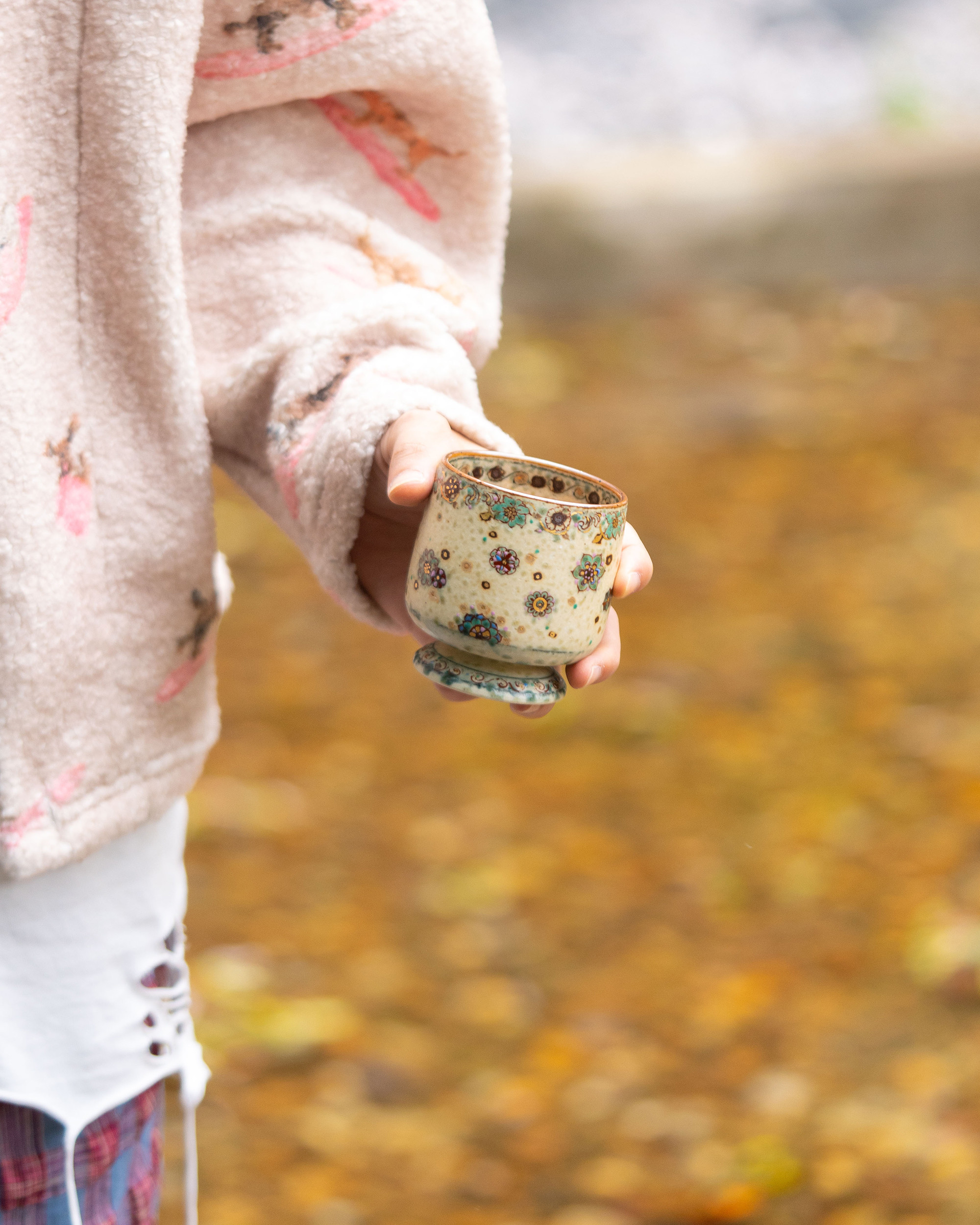詩瓷集｜唐代美学シリーズ 高足カップ｜皮球花文様・景徳鎮手描き（釉下彩＋釉上彩＋金彩）約220ml