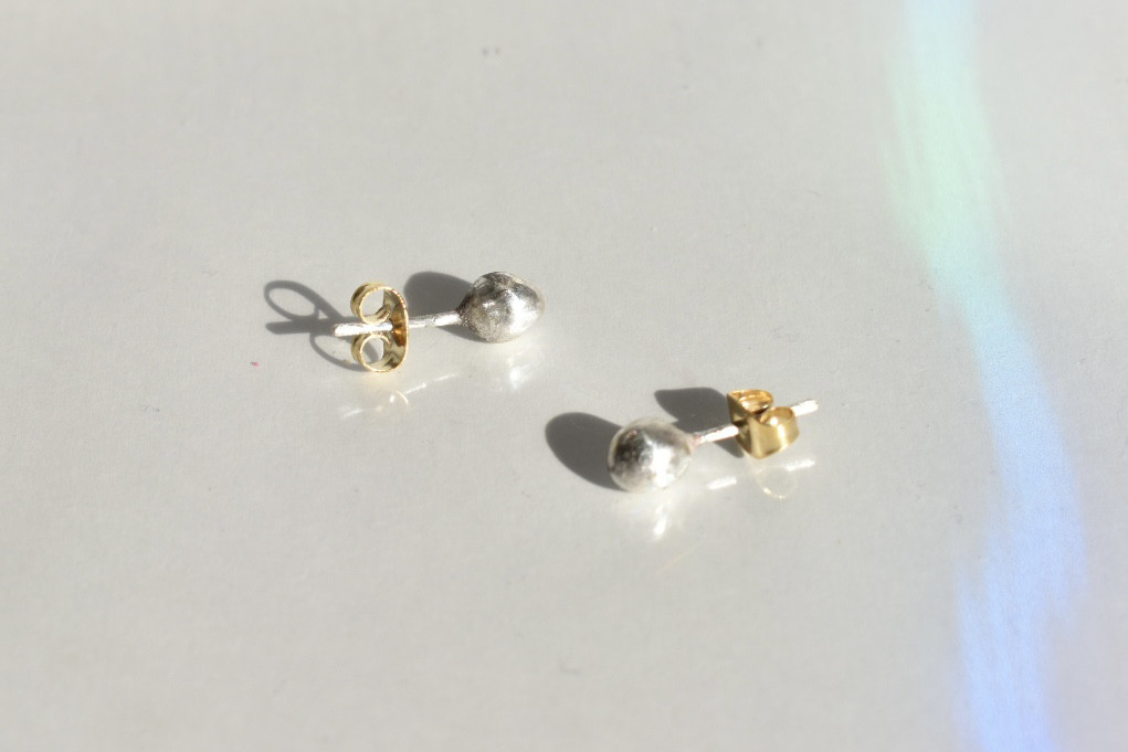 ひと粒スタッズ両耳ピアス 4,800円