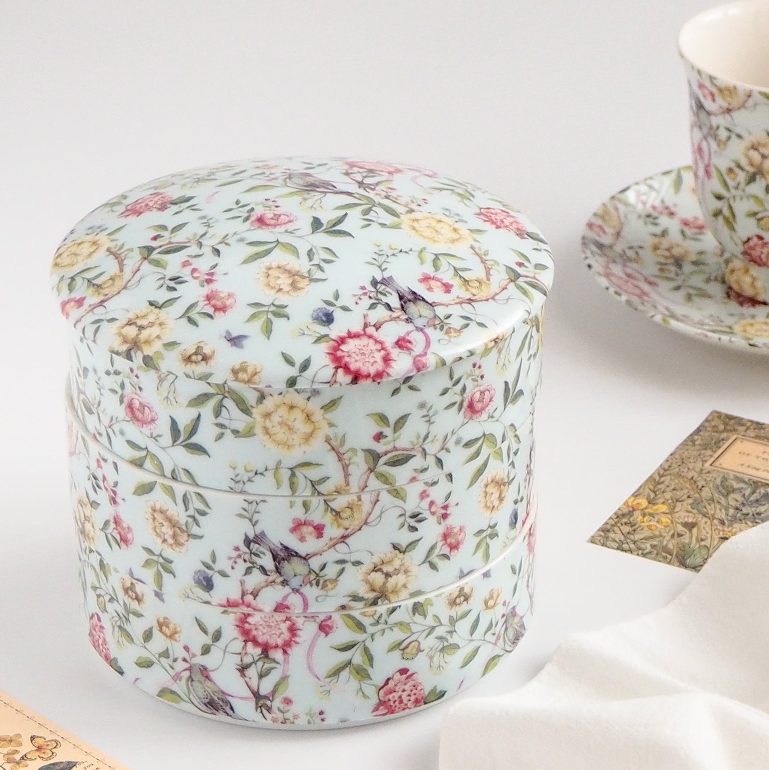 シノワズリの三段重〈The Garden・ブルー〉／磁器 お重　小鳥 リボン