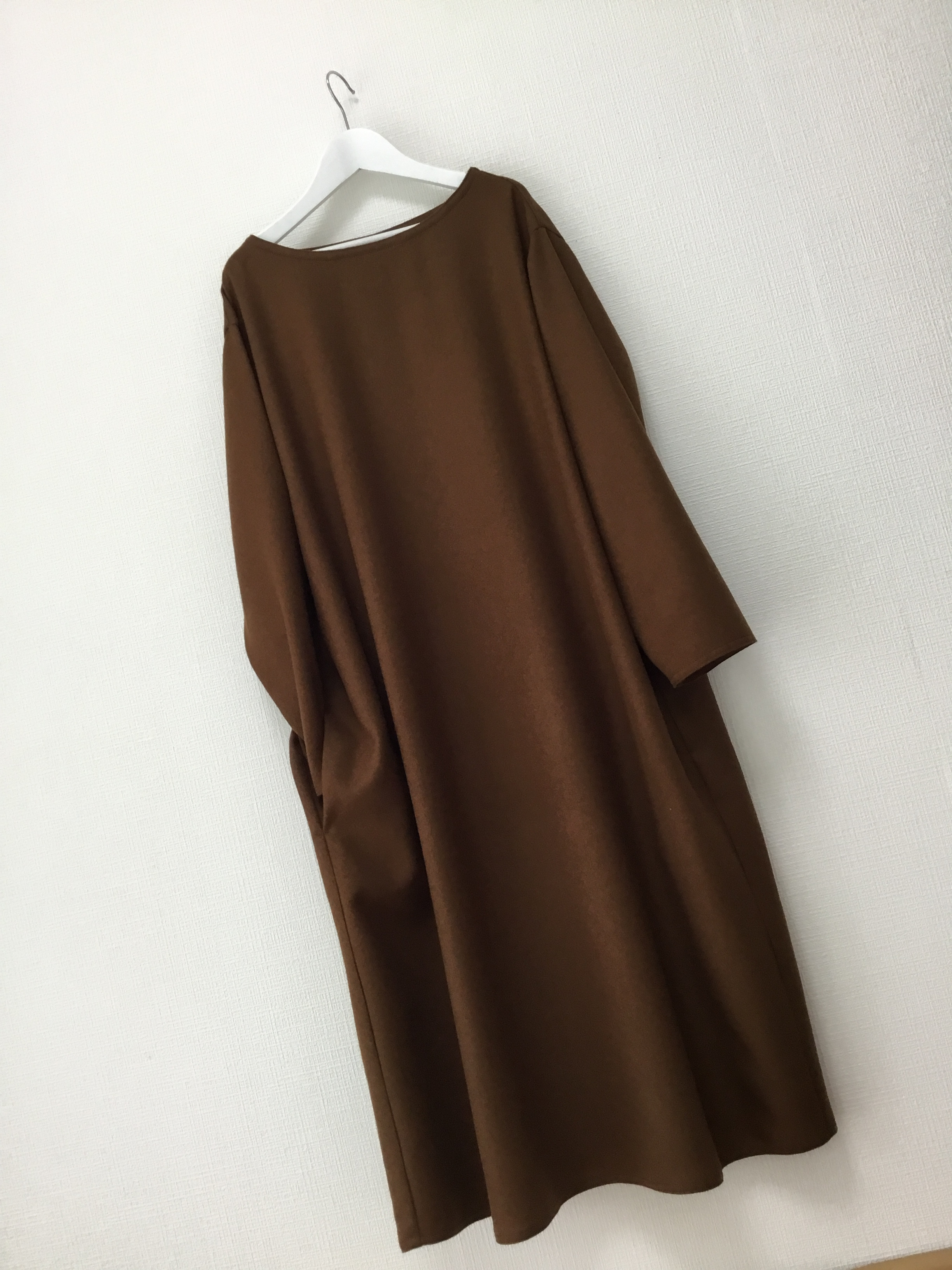 ◾️ウール、ナイロン混◾️ボートネックワンピース〜ブラウン◾️厚み普通〜肌触り良く生地素材良い◾️