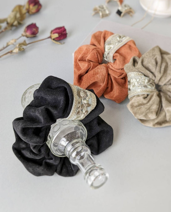 ホリデーボックス2025/選べるカラー/本革スエード大人のためのバンスクリップリボン小さめ＆ インド刺繍リボンシュシュ 17枚目の画像