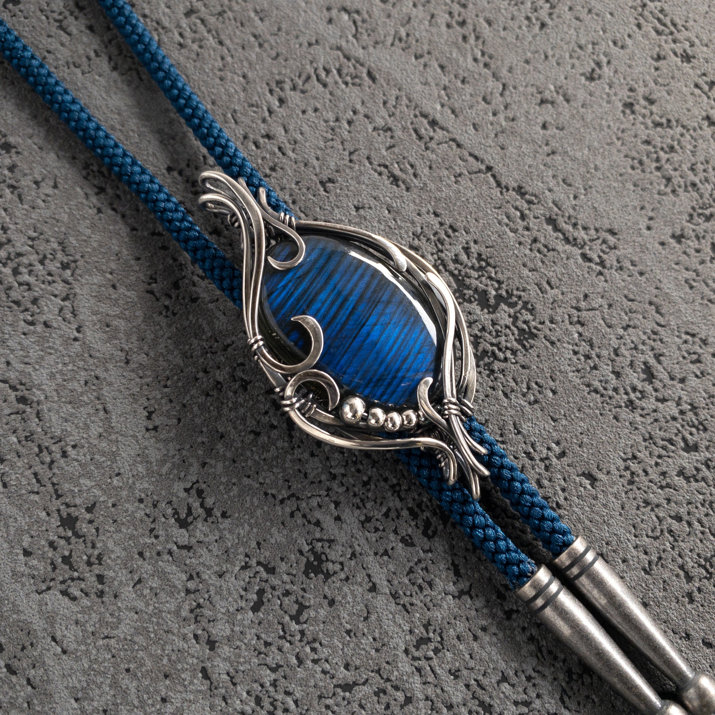 ＜ブルーラブラドライト（ストライプ）＞ カヴァリエーレ ループタイ <アルゲンティウムシルバー／スターリングシルバー>