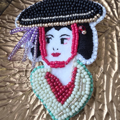 歌舞伎藤娘のビーズ刺繍ブローチ ブローチ TAKAYO 通販 20053346