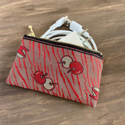 畳縁　硬幣錢包　名片夾　蘋果　兔子　紅色的　日式 第1張的照片