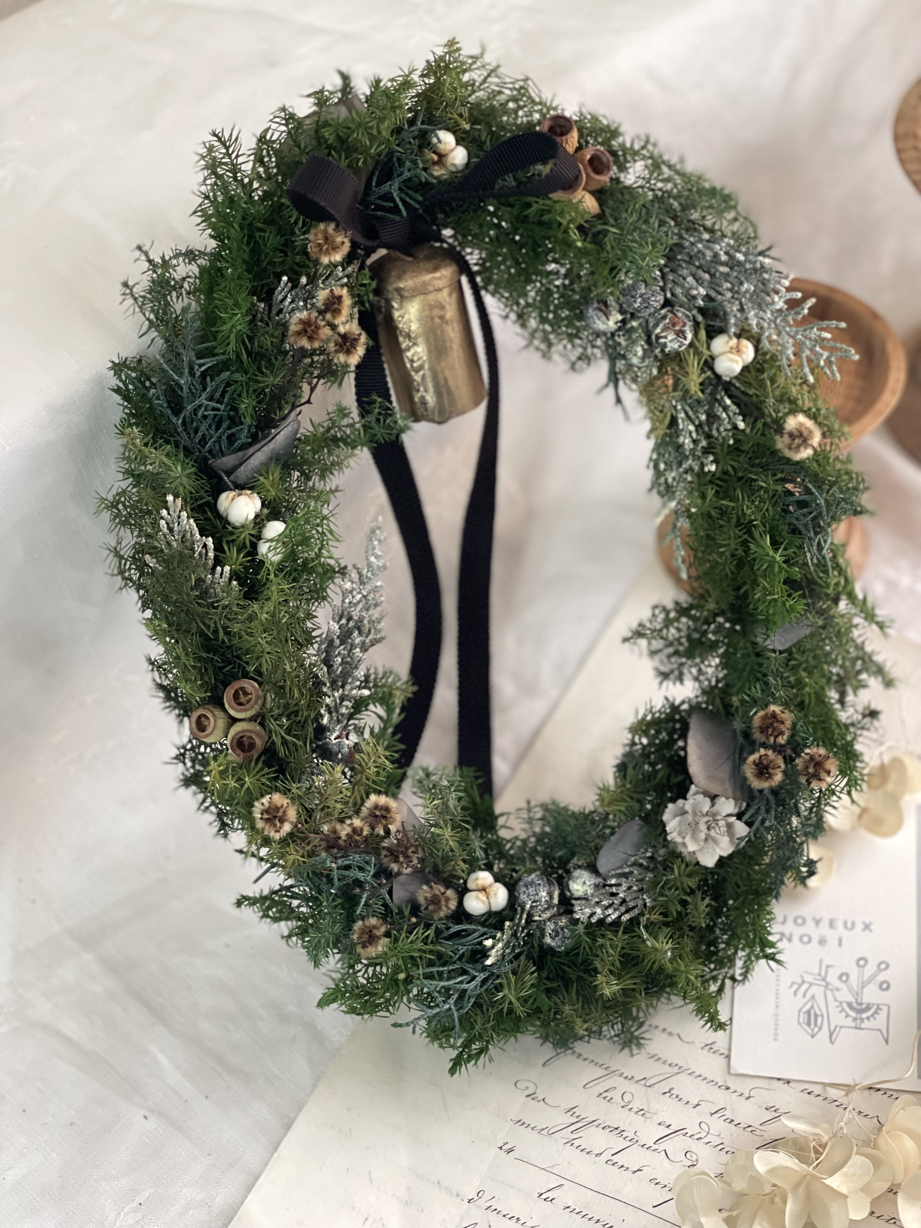 オーバルリース　プリザーブドフラワー　30㎝×20㎝