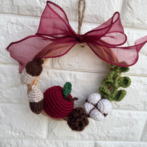 かぎ針編みの秋の実りリースS〜りんごと木の実〜』編み物 毛糸 ニット