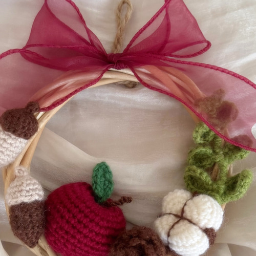 かぎ針編みの秋の実りリースS〜りんごと木の実〜』編み物 毛糸 ニット