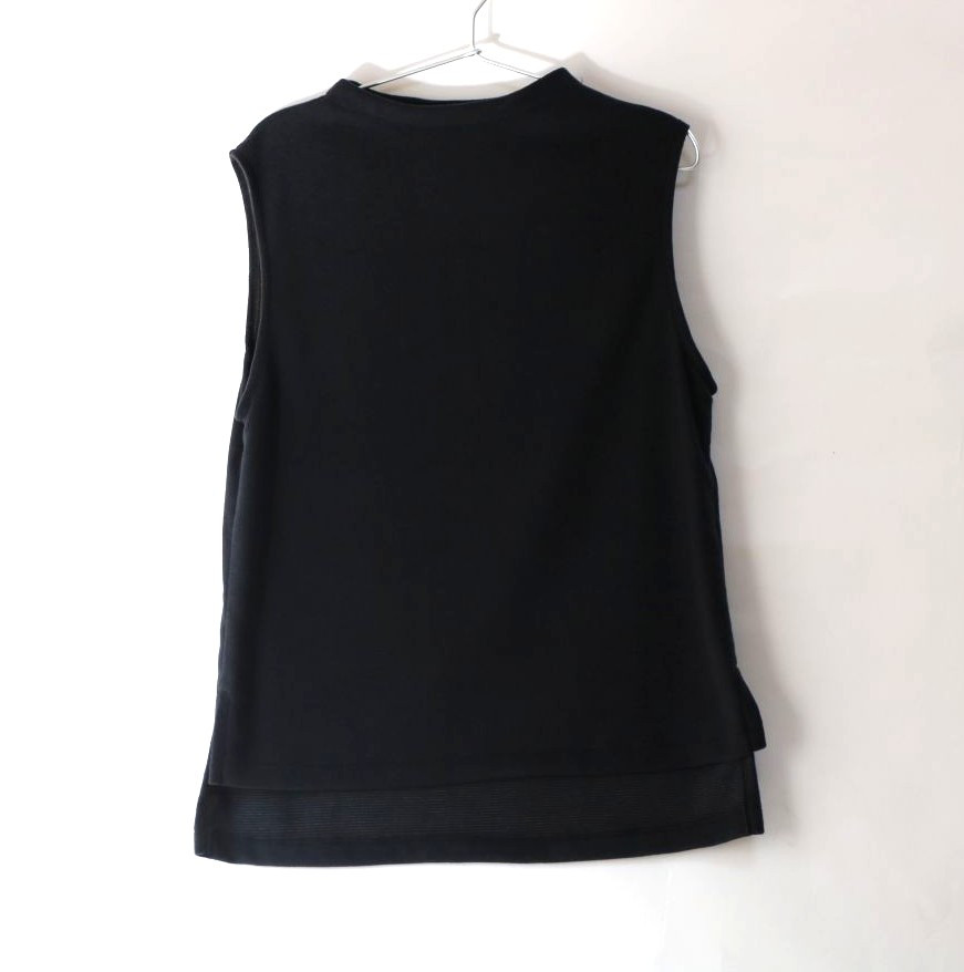 羽のように軽～い、あったかふんわりベスト！！　　ニット　ブラック