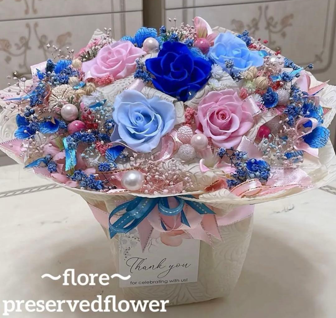 【送料無料、ラッピング込み】✨大人気✨ピンク＆青系プリザーブドアレンジメント✨ラッピングのまま飾れますよ✨