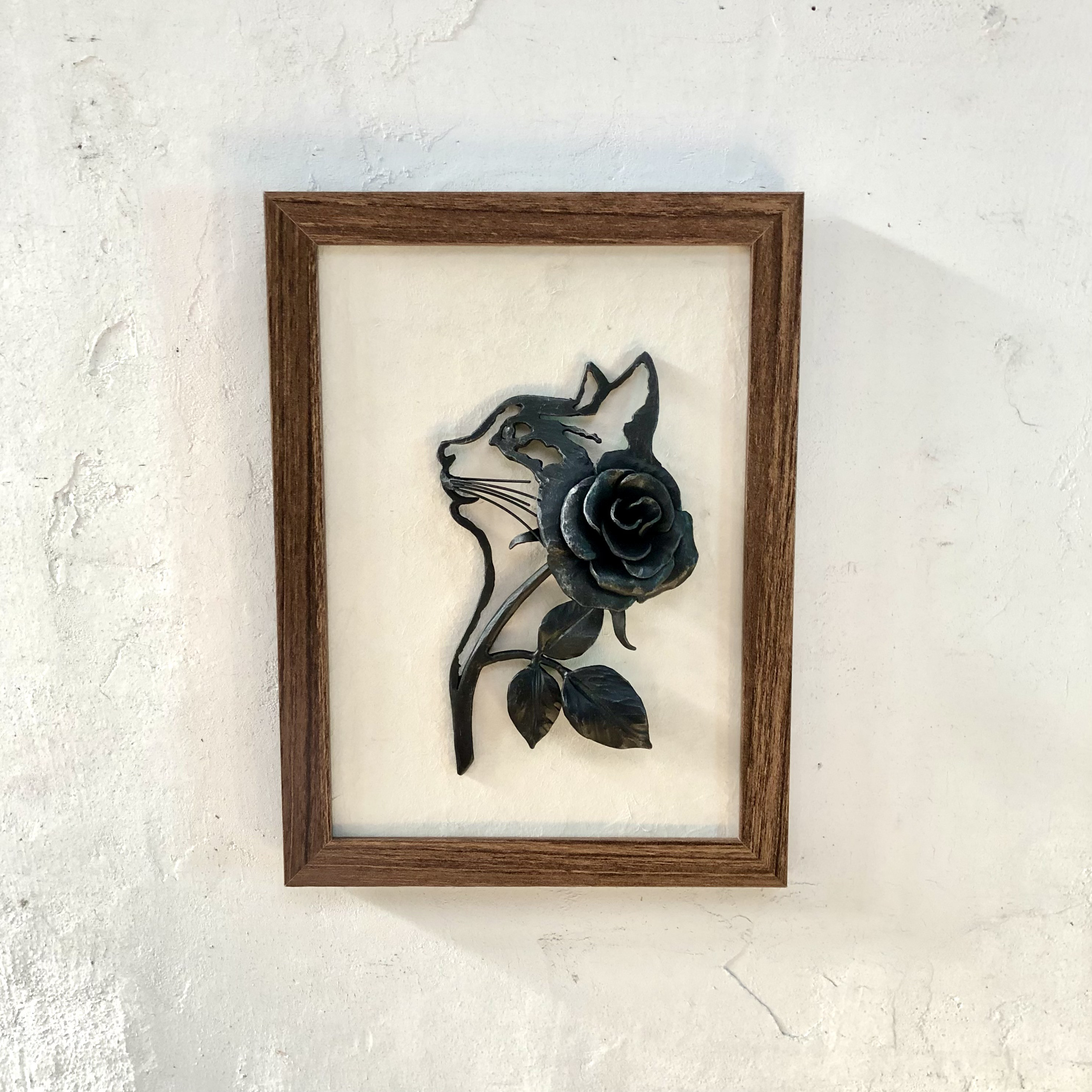 切り絵　バラと猫