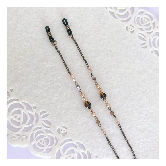 べっ甲色チェコビーズ＆SWAROVSKIのアンティーク調メガネチェーン 5枚目の画像