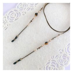 べっ甲色チェコビーズ＆SWAROVSKIのアンティーク調メガネチェーン 7枚目の画像