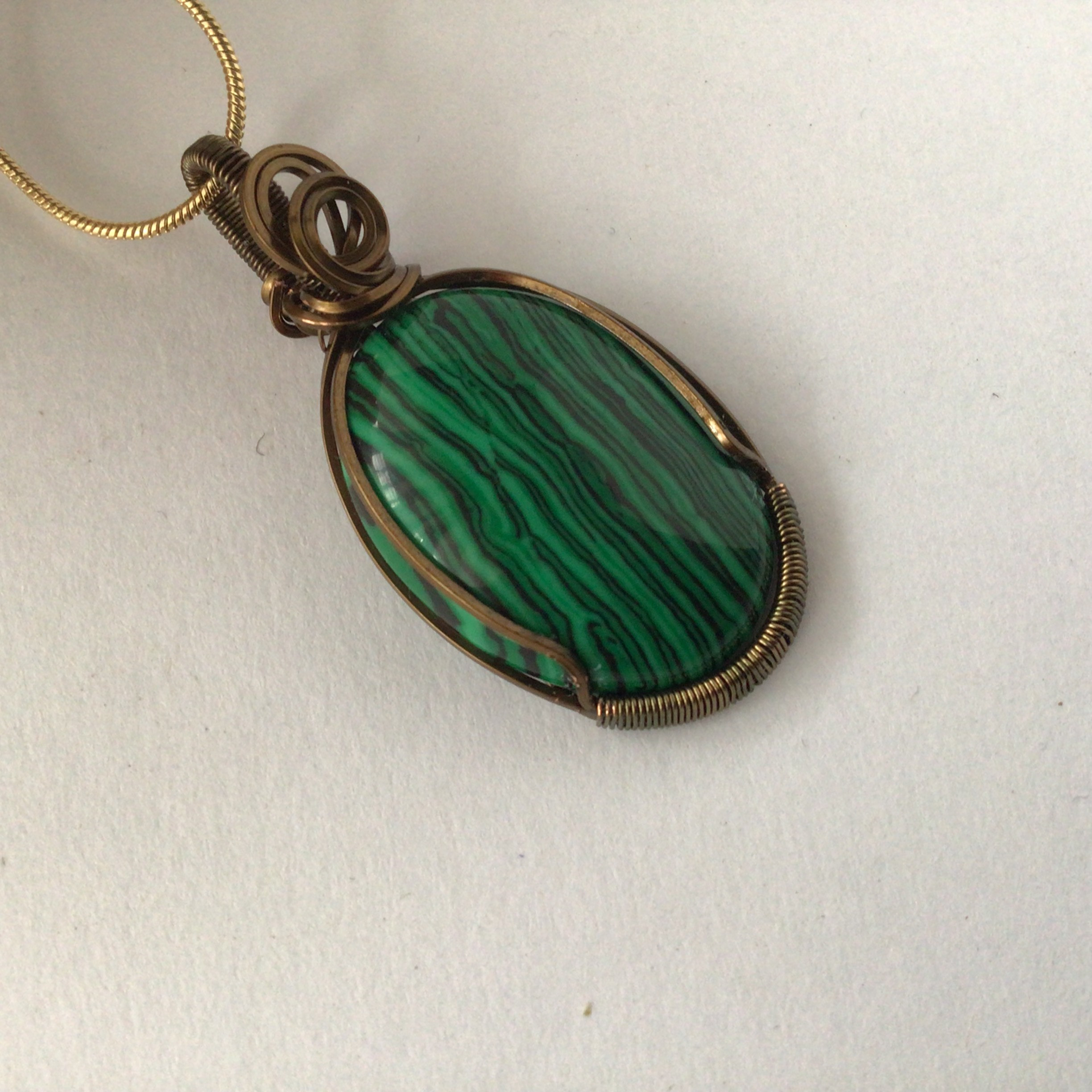 天然石　大ぶりのグリーンマラカイトペンダントのゴールドネックレス