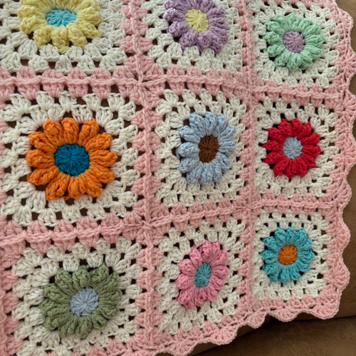 手編みブランケット/花モチーフ/グラニースクエア/カラフル/かぎ針編み
