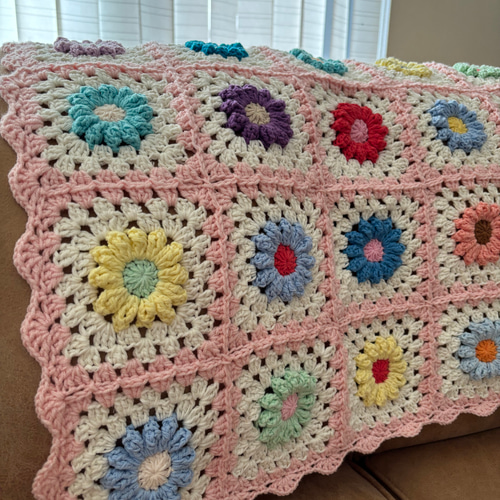 手編みブランケット/花モチーフ/グラニースクエア/カラフル/かぎ針編み
