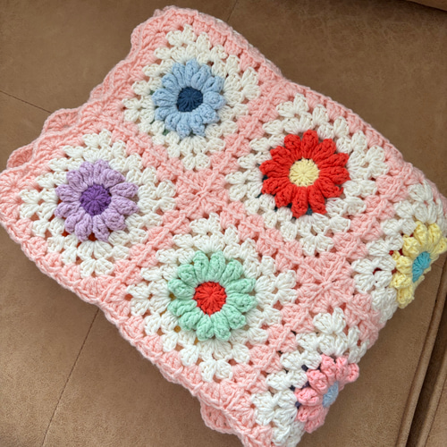 手編みブランケット/花モチーフ/グラニースクエア/カラフル/かぎ針編み