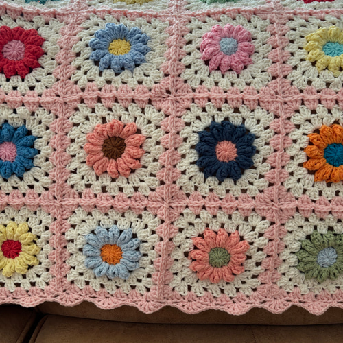 手編みブランケット/花モチーフ/グラニースクエア/カラフル/かぎ針編み
