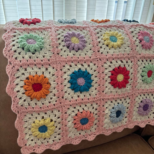 手編みブランケット/花モチーフ/グラニースクエア/カラフル/かぎ針編み