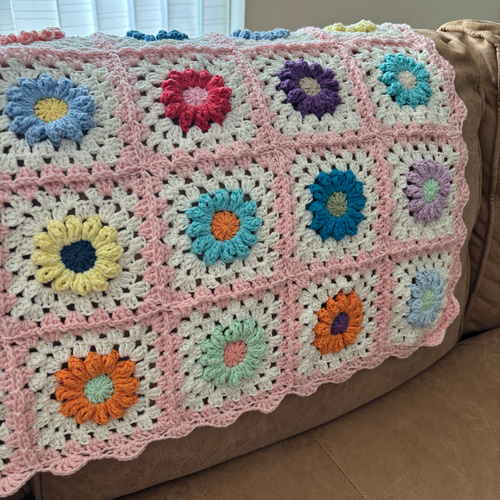 手編みブランケット/花モチーフ/グラニースクエア/カラフル/かぎ針編み