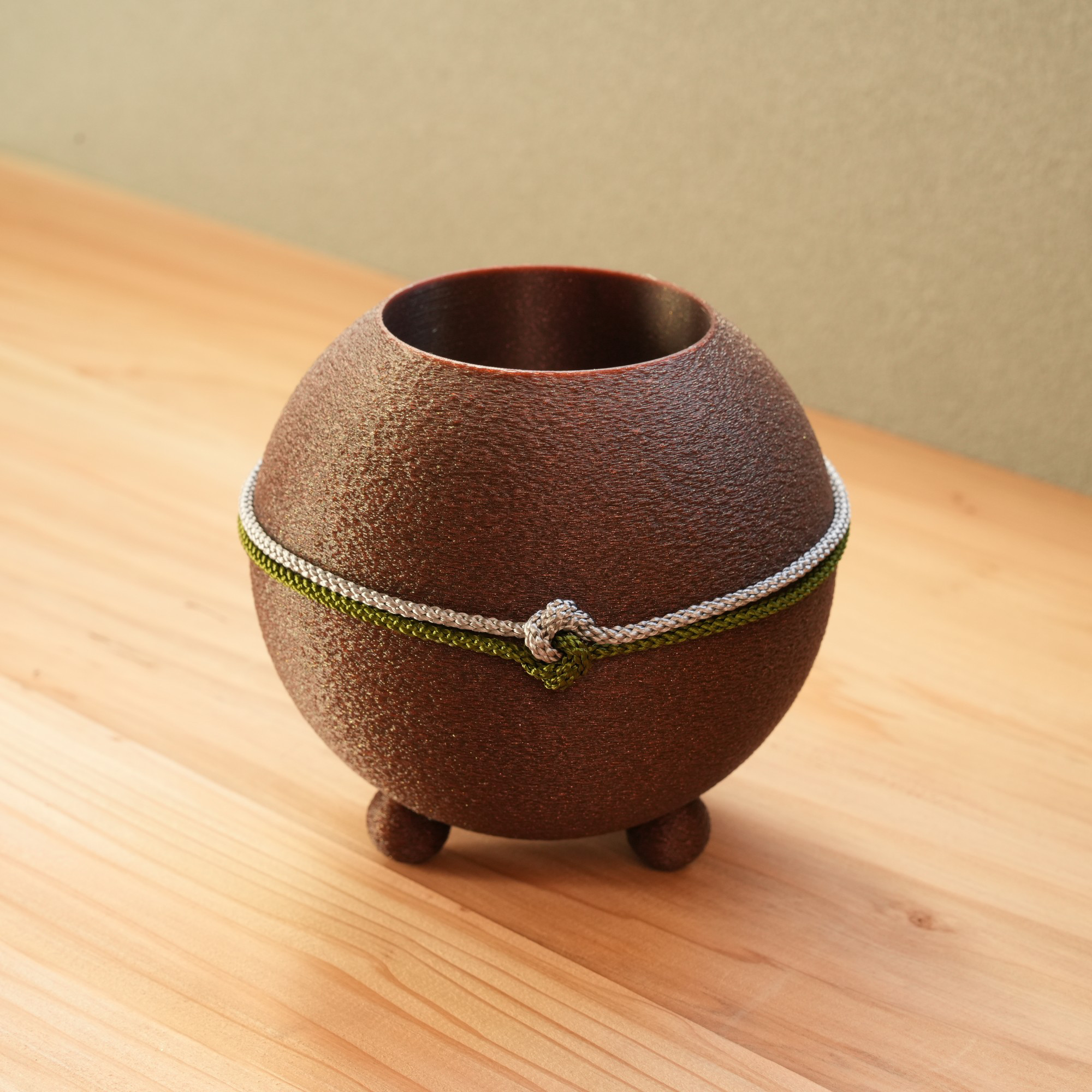 大手毬（栗皮色-くりかわいろ-）｜和モダンなインテリア小物｜花器｜花瓶｜和風インテリア｜